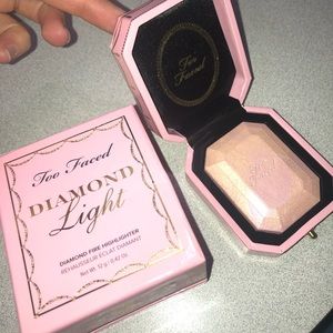 NEW: Too Faced - Diamond Light Highlighter